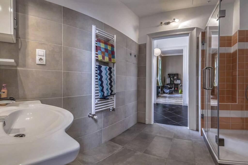 The Suite Mondain Apartment Budapest Exterior photo