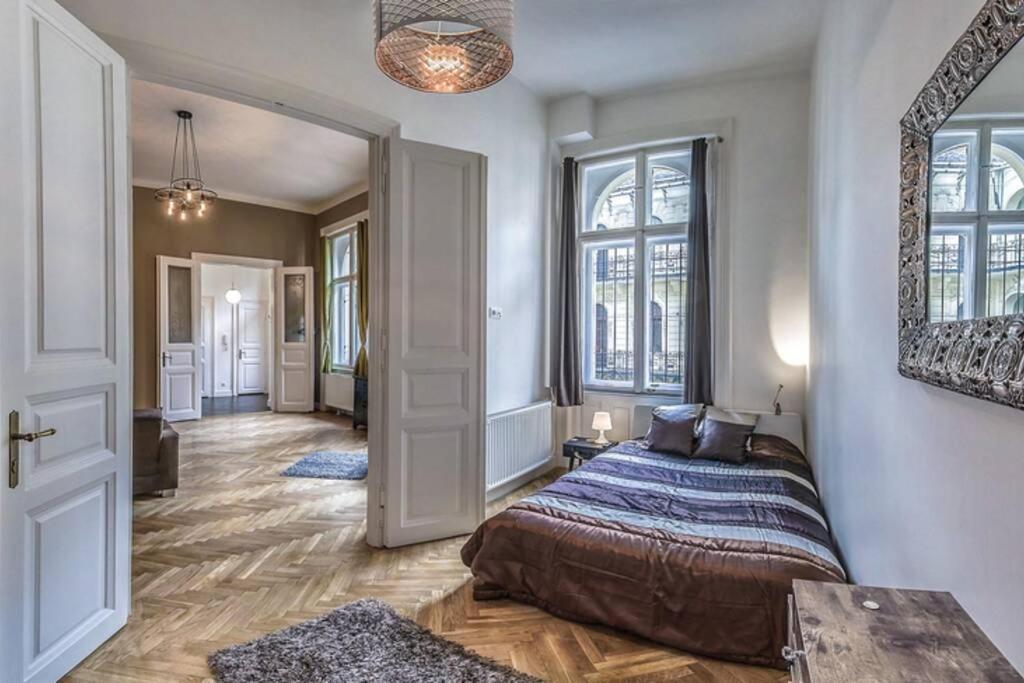 The Suite Mondain Apartment Budapest Exterior photo