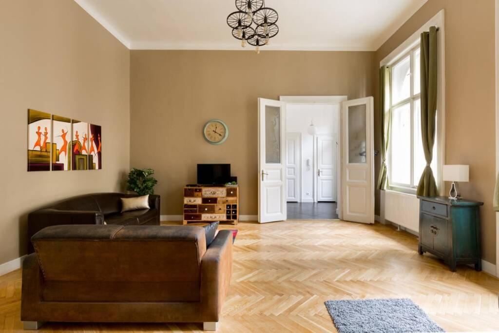 The Suite Mondain Apartment Budapest Exterior photo